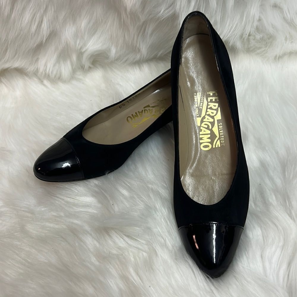 Salvatore Ferragamo Black Leather Patent Cap Toe Low Wedge Size 6.5aa B-24